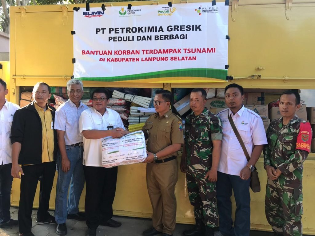 Petrokimia Gresik Bantu Korban Tsunami Lampung Selatan
