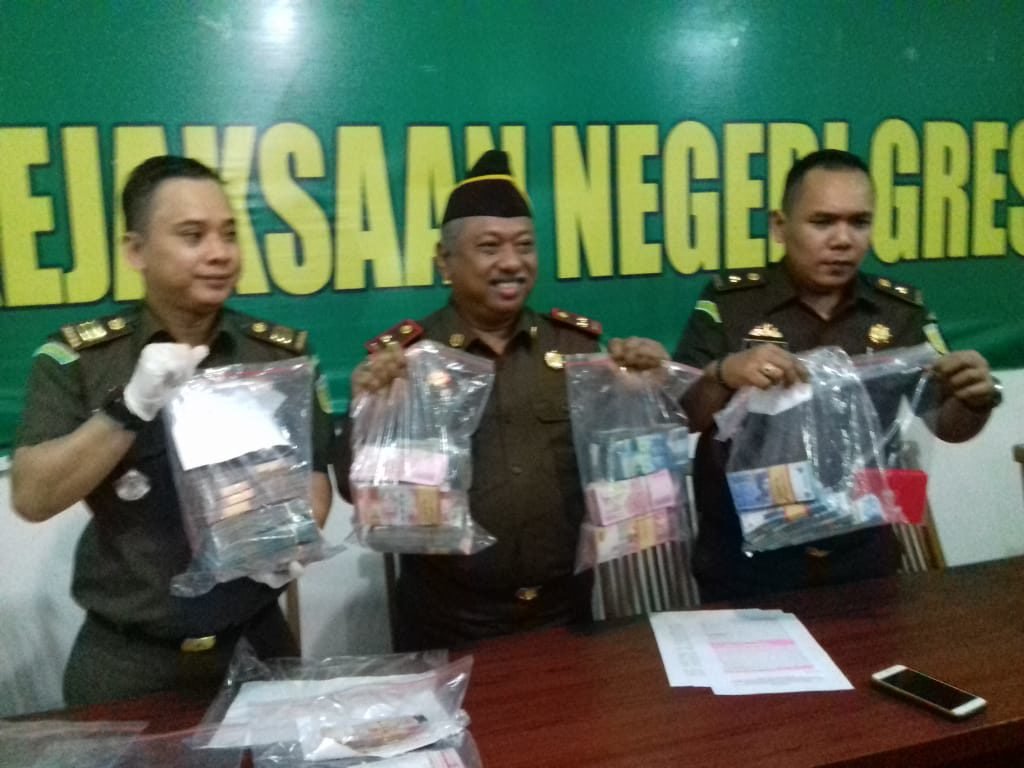 Diiringi Hujan Lebat, Sekretaris BPPKAD Resmi Tersangka Gratifikasi Rp 537 Juta