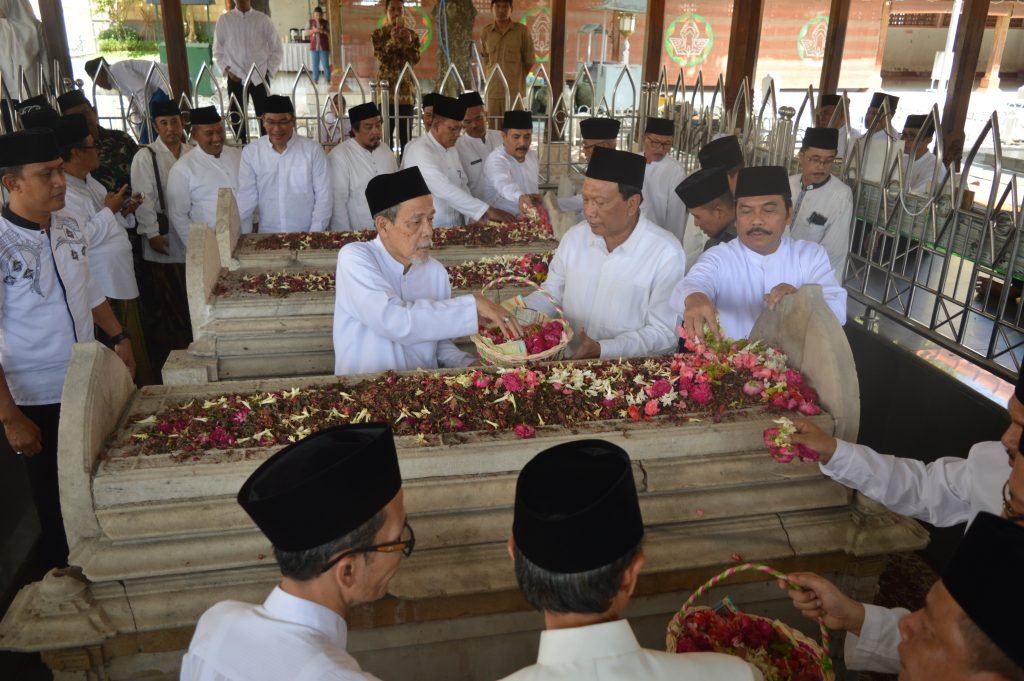 Bupati Sambari Pimpin Rombongan Ziarah Wali