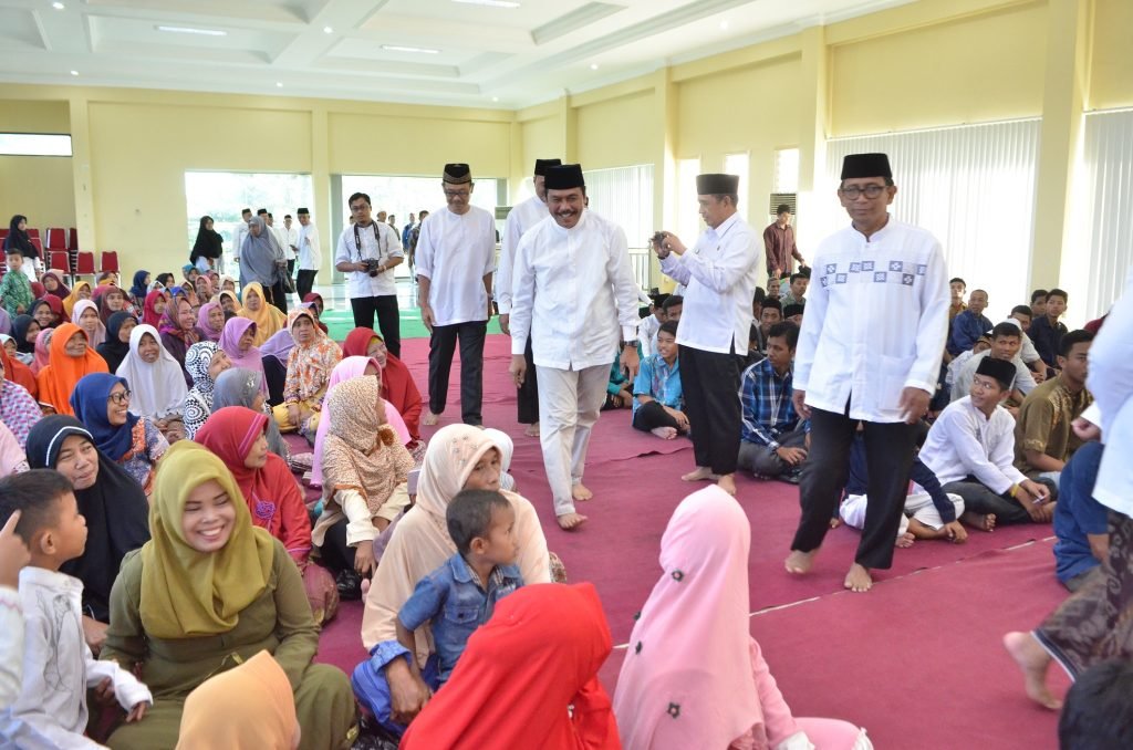 Wabup Qosim Bagikan 1550 Paket Sembako Santunan LDII Gresik