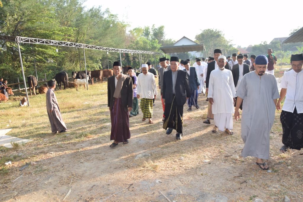 Bupati Lamongan Berkurban 12 Sapi dan 13 Kambing