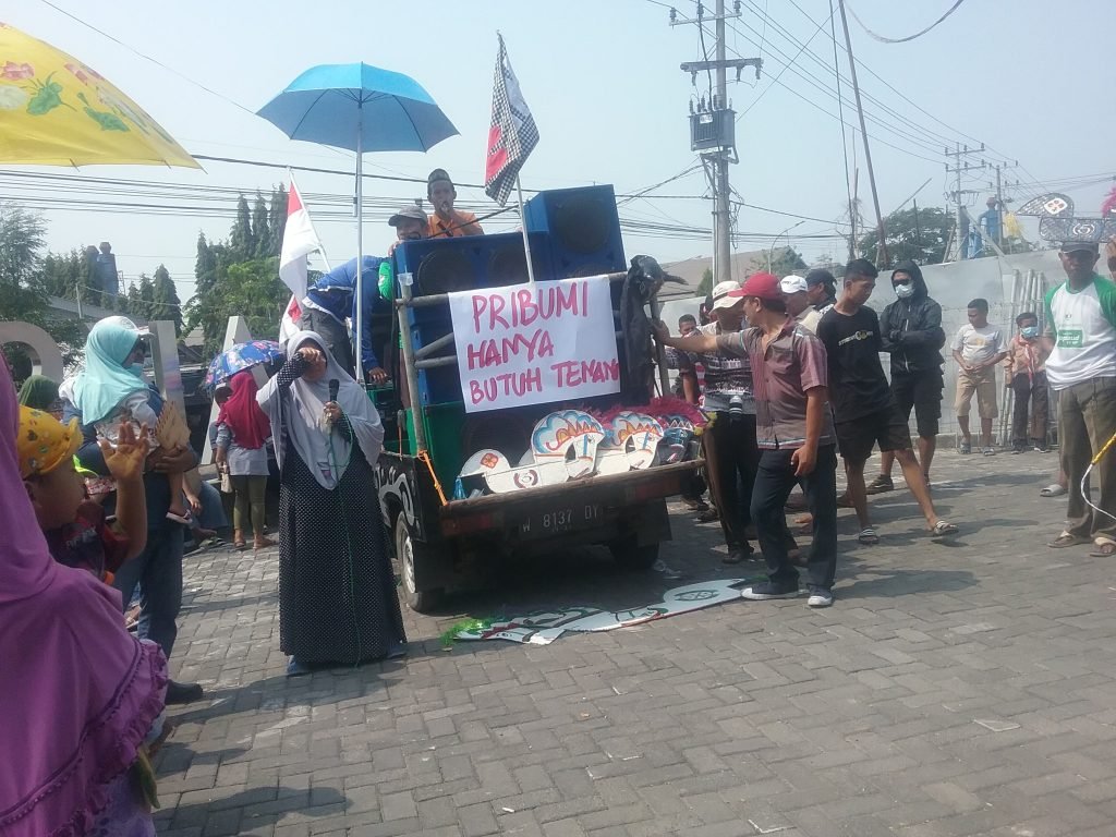 Warga Perumahan ABM Demo Pergudangan Akses Kebomas