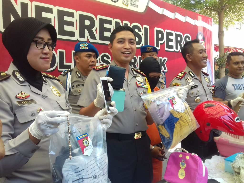 Sambil Memeluk Dari Belakang, Pengelola Kafe Bunuh Teman Wanitanya