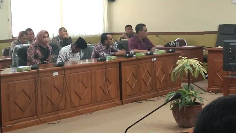 Mahasiswa Sidoarjo Datangi DPRD Kabupaten Sidoarjo Sampaikan 10 Tuntutan