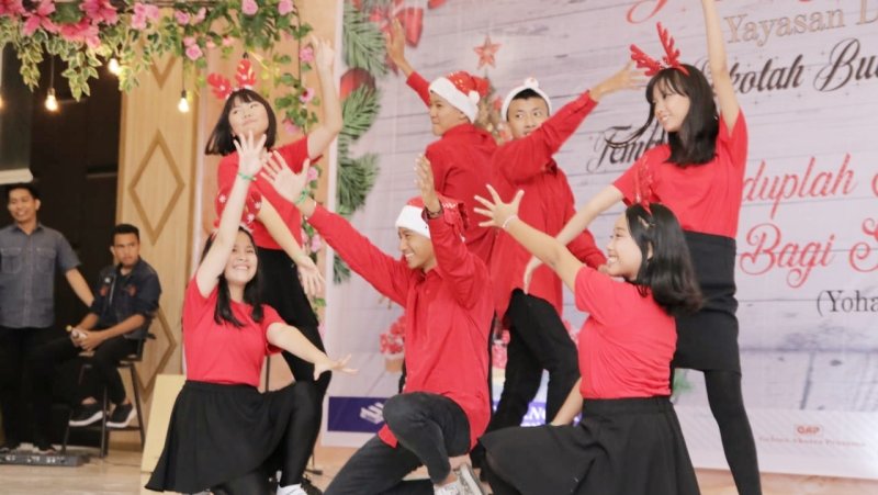 Ratusan Murid dan Guru Sekolah Budi Kasih Makassar Rayakan Natal di Sky One
