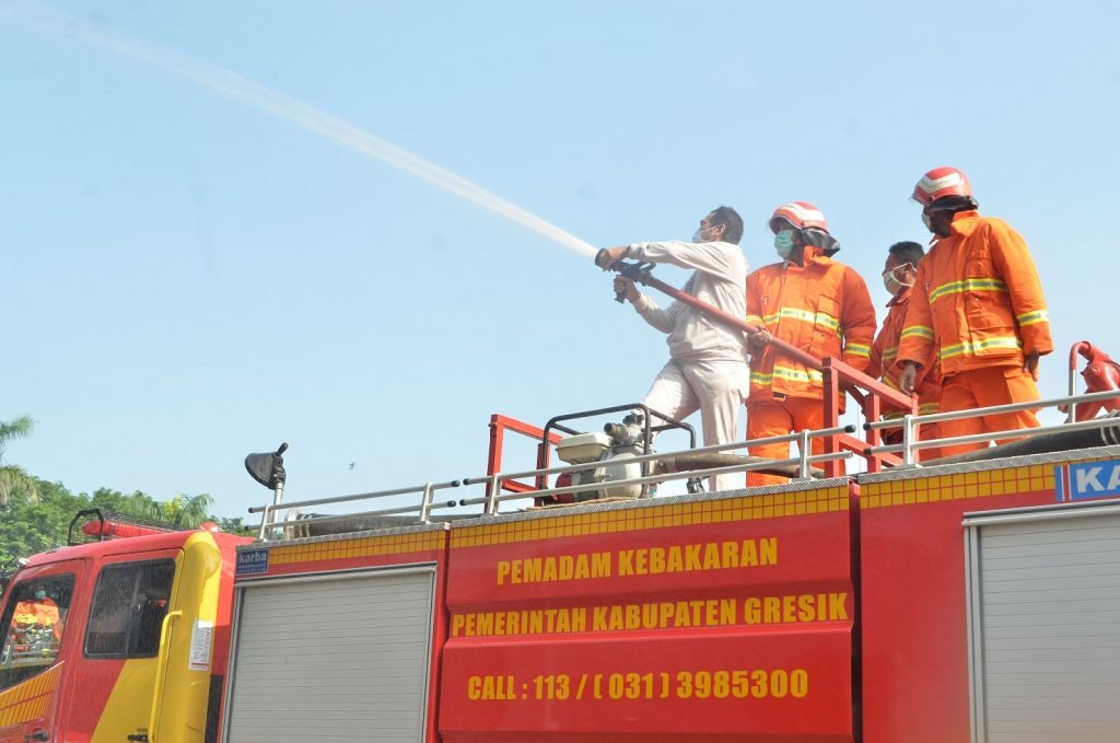 Wabup Qosim Pimpin Penyemprotan Disinfektan Seluruh Gresik