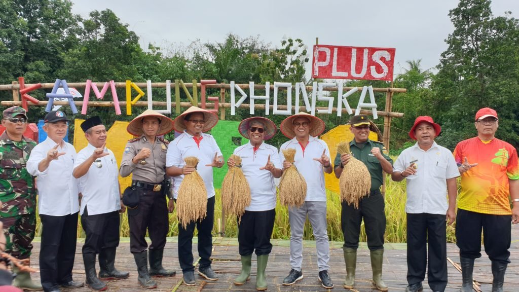 NPK Phonska Plus Petrokimia Gresik Idola Petani di Lampung Tengah