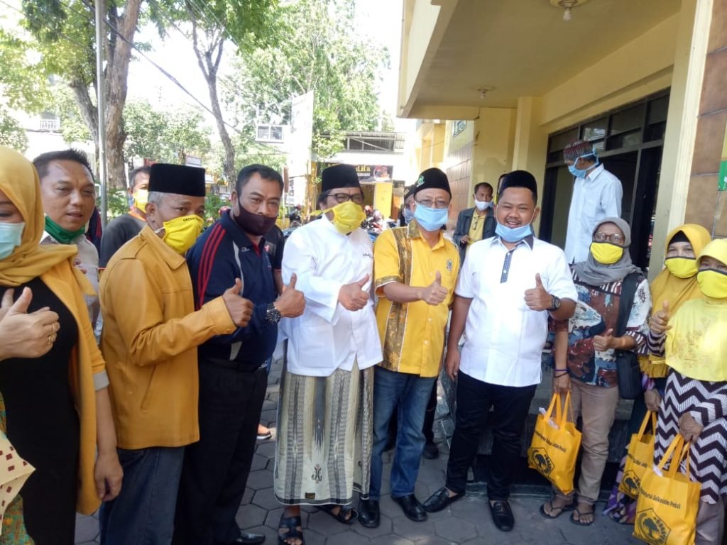Anha dan Gus Yani Bagikan Sembako Dampak Covid-19