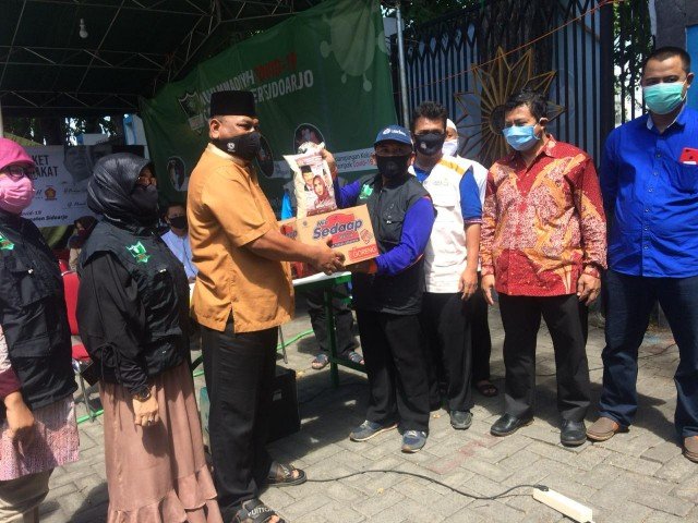 Rahmat Muhajirin Bantu MCC Paket Beras dan Mi