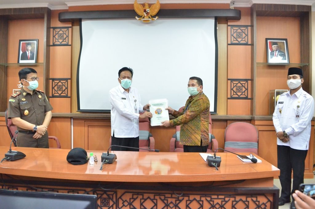 Bupati Terima 21 Sertifikat Aset Tanah Asset Pemkab dari BPN/ATR Gresik