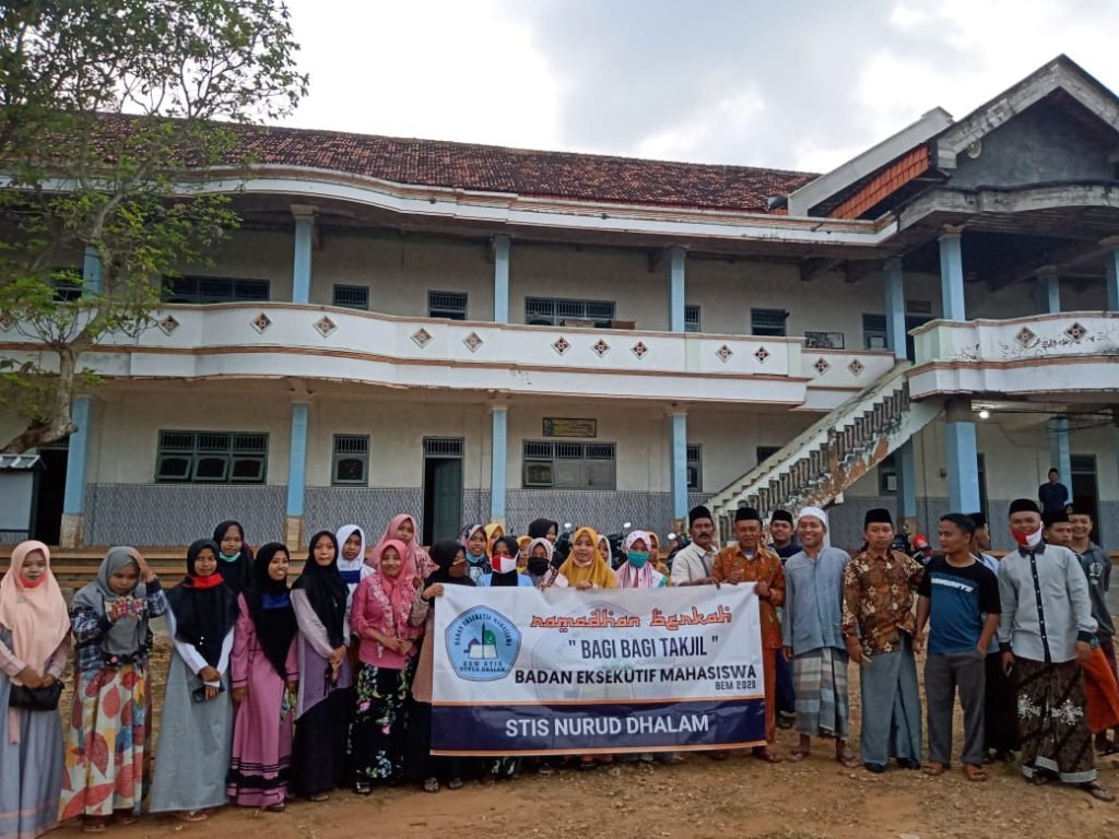 Pandemi Covid 19 tak surutkan BEM STIS Nurud Dhalam untuk berbagi