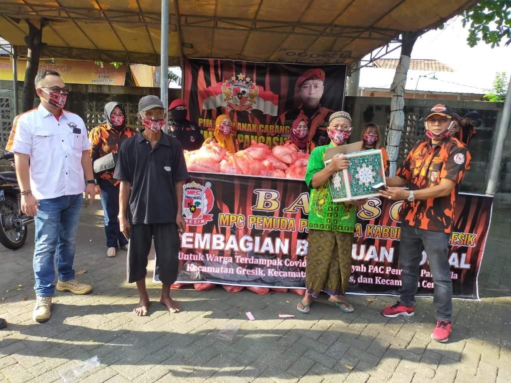 Peduli Warga Terdampak Covid-19, Pemuda Pancasila Gresik Salurkan 900 Paket Sembako