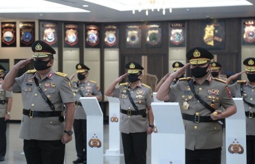 Tongkat Kepemimpinan Polda Jatim Resmi Beralih Tangan