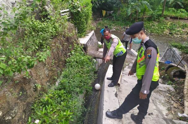 Pelajar Kelas 3 SD Tewas Terpeleset di Plengsengan Sungai, saat Kejar Bolanya