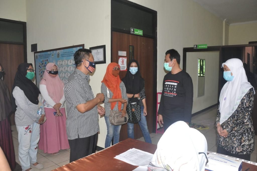 Tinjau Rapid Test Gratis, Wabup Qosim Diapresiasi Warga