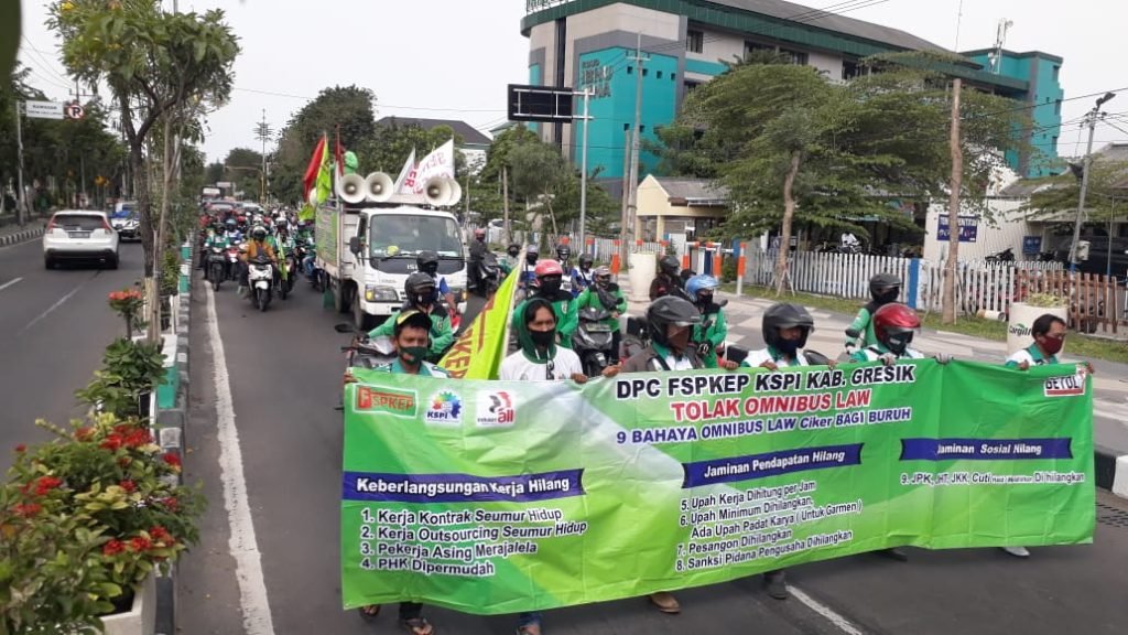 Sekber Gresik: UU Omnibus Law Membunuh Buruh Perlahan-lahan
