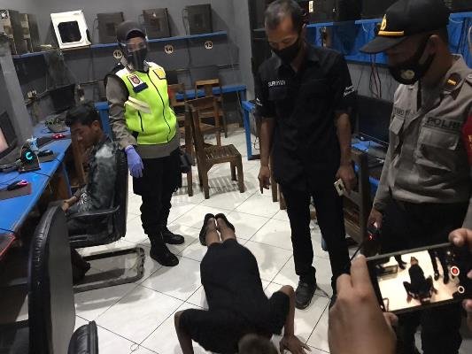 Songsong Perwali tentang Pemakaian Masker di Kota Blitar, Pemkot Blitar Gelar Operasi Gabungan Polisi dan TNI