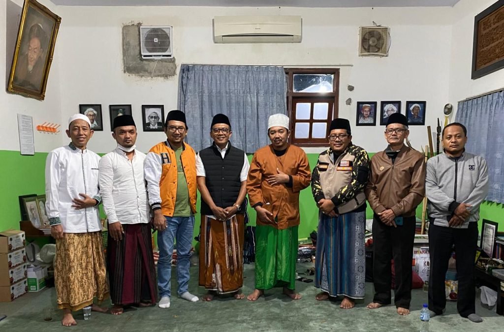 Ketua Hanura Jatim Silaturahmi ke Kyai HR Kholil As’ad Situbondo