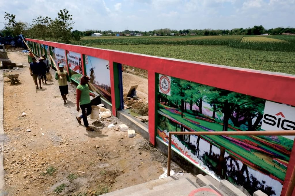 SIG Kucurkan Rp 1,94 Miliar Bangun Desa di Jateng dan Jatim