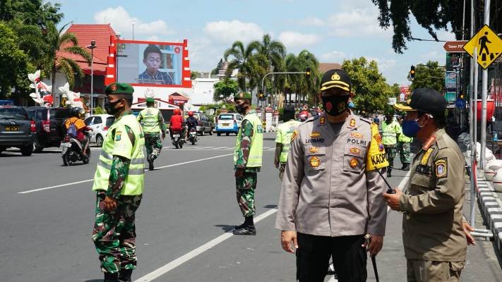 AKBP.Leonard M Sinambela SH S.IK MH Pimpin Langsung Operasi Yustisi Prokes di Tengah Kota
