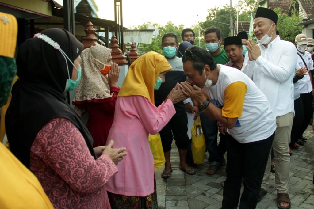 Warga Benjeng Antusias Sambut Qosim-Alif