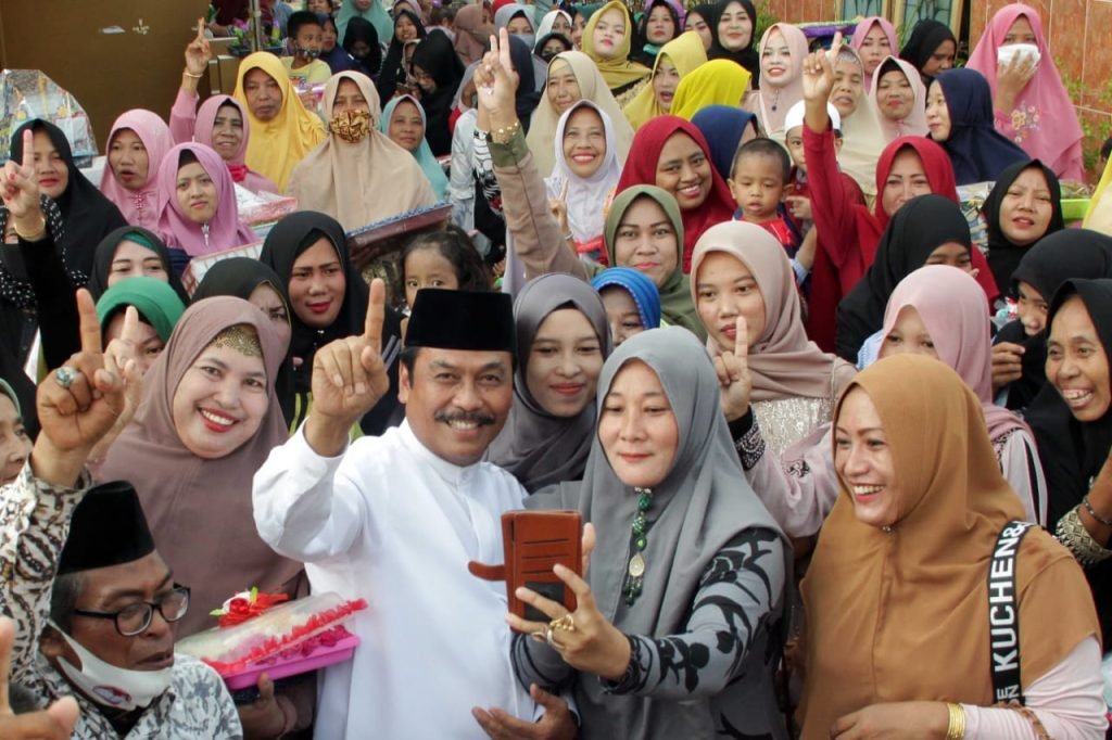 Dihadapan Nelayan Lumpur, Pak Qosim Tawarkan BPJS Kesehatan Gratis