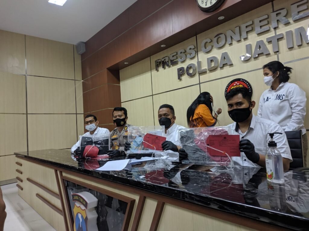 Sediakan Tempat Esek – Esek Dalam Room Karaoke, Waiters Asal Sidoarjo Dicokok Polda Jatim