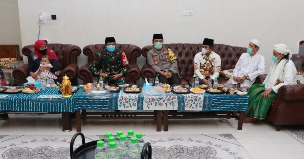Bangun Sinergitas Dengan Ponpes Syaichonah Cholil, Forkopimda Jatim Berikan Bantuan