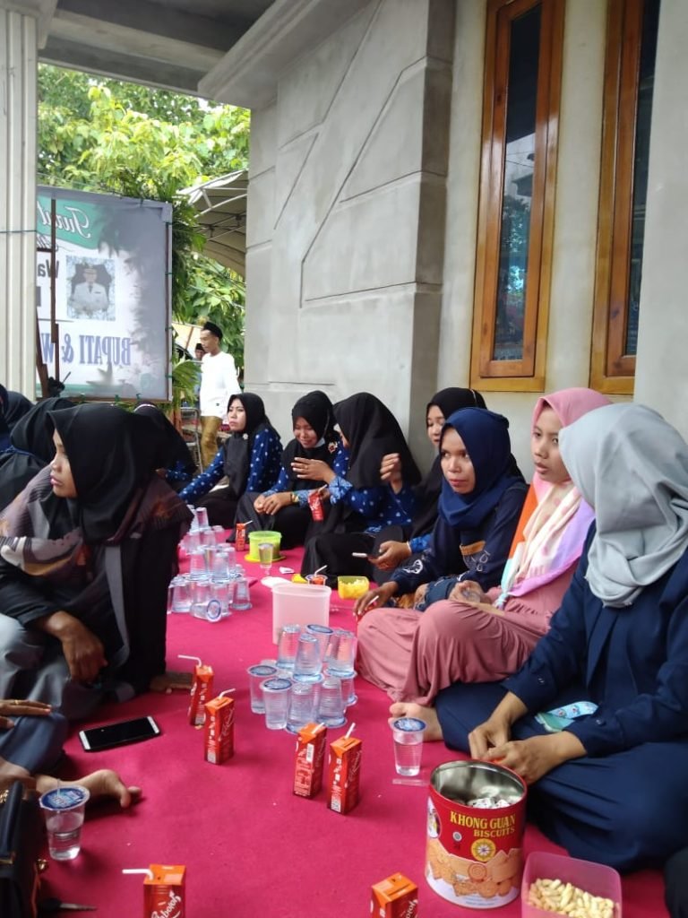 PC Himpaudi Kecamatan Waru dan Batumarnar Takziyah dan tahlil bersama di kediaman Wakil Bupati Pamekasan