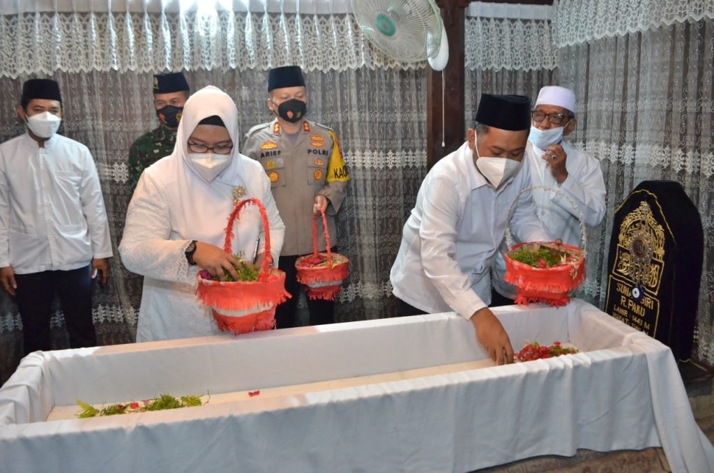 Peringati Hari Jadi, Bupati Gresik Suguhkan Seni Budaya Hingga Wayang Kulit