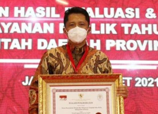 Kemenpan RB Beri Penghargaan ke Dinas Penanaman Modal dan PTSP Kabupaten Sidoarjo