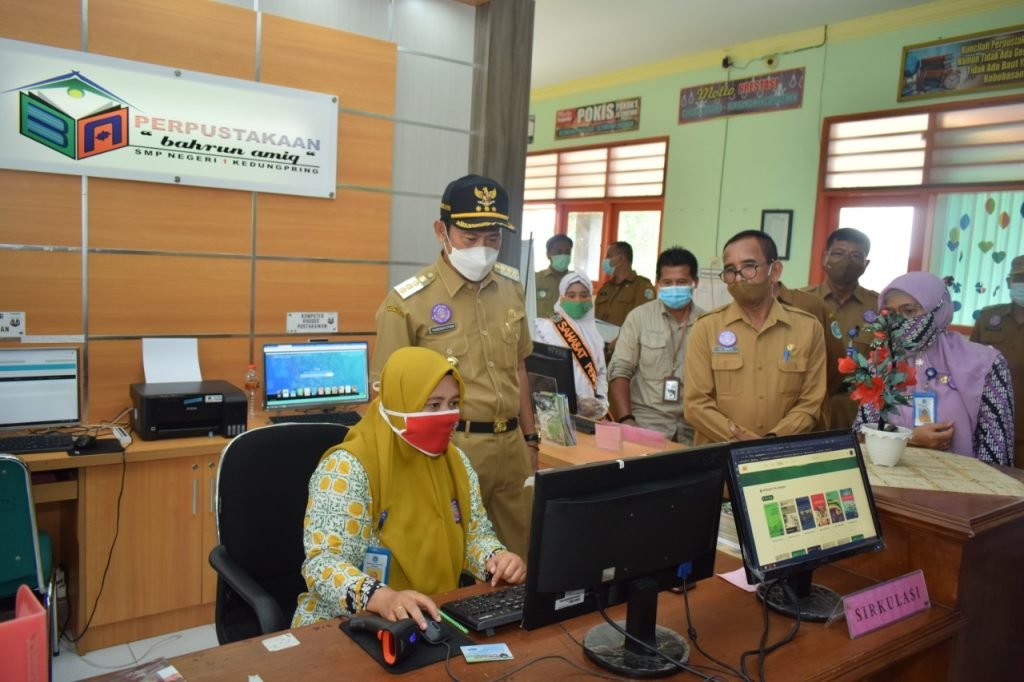 Bupati Launching SMPN 1 Kedungpring Sebagai Digital School