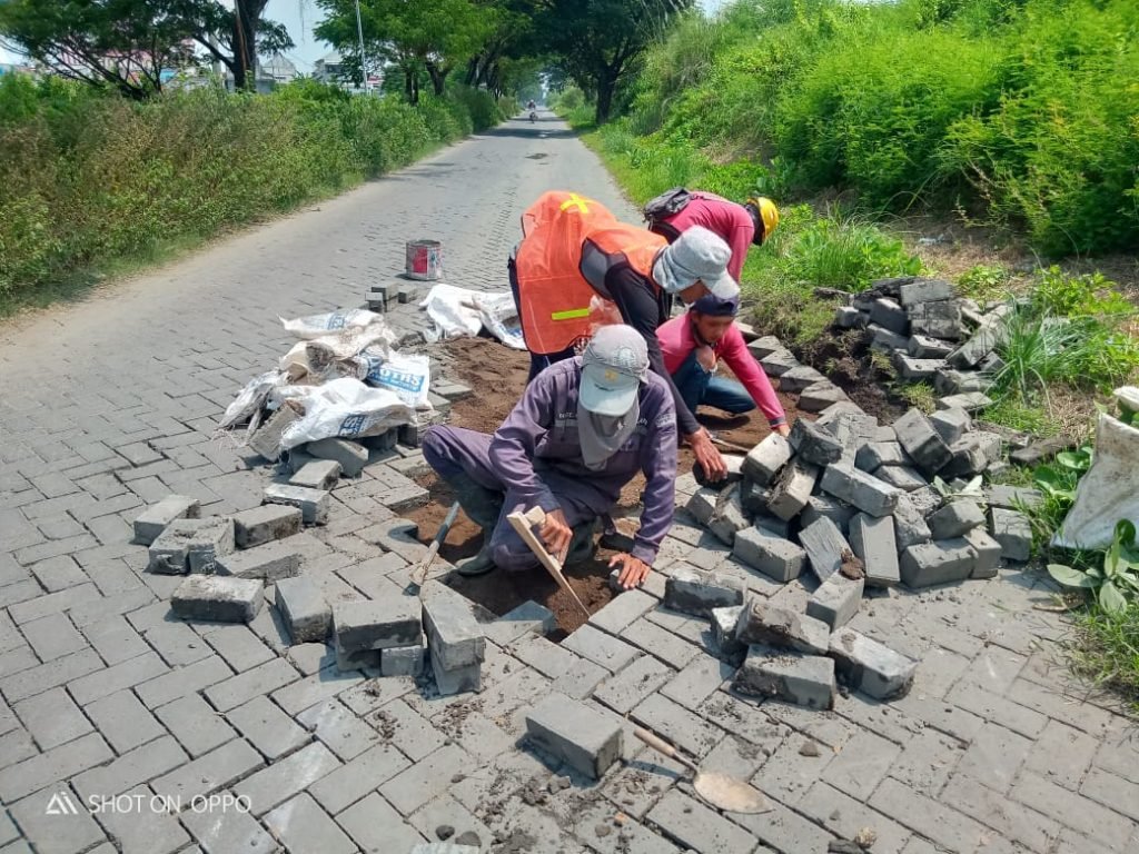 Jalan Menuju Mengare Diperbaiki URC BiMa