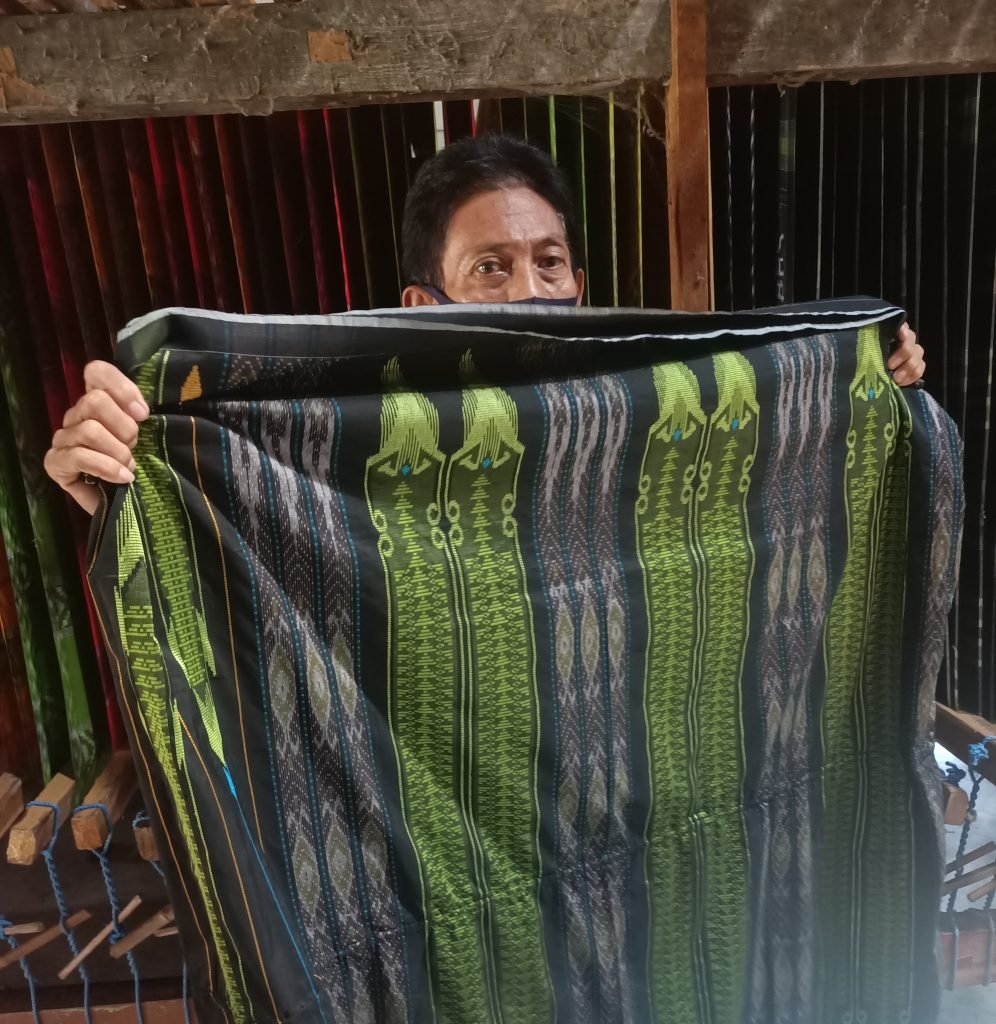 Sarung Produksi Warga Cerme Tembus Brunai Darussalam Hingga Arab Saudi