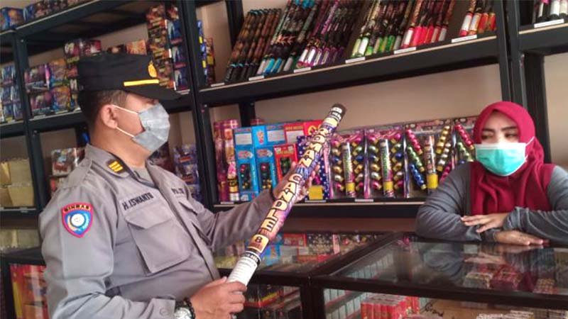 Sosialisasi Pedagang Kembang Api agar Tidak Jualan Petasan
