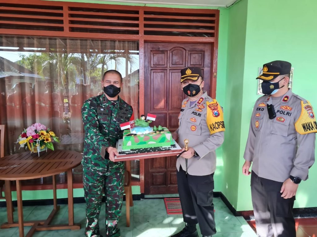 Dandim Berulang Tahun Kapolres dan Jajaran Sambangi Rumah Dinas