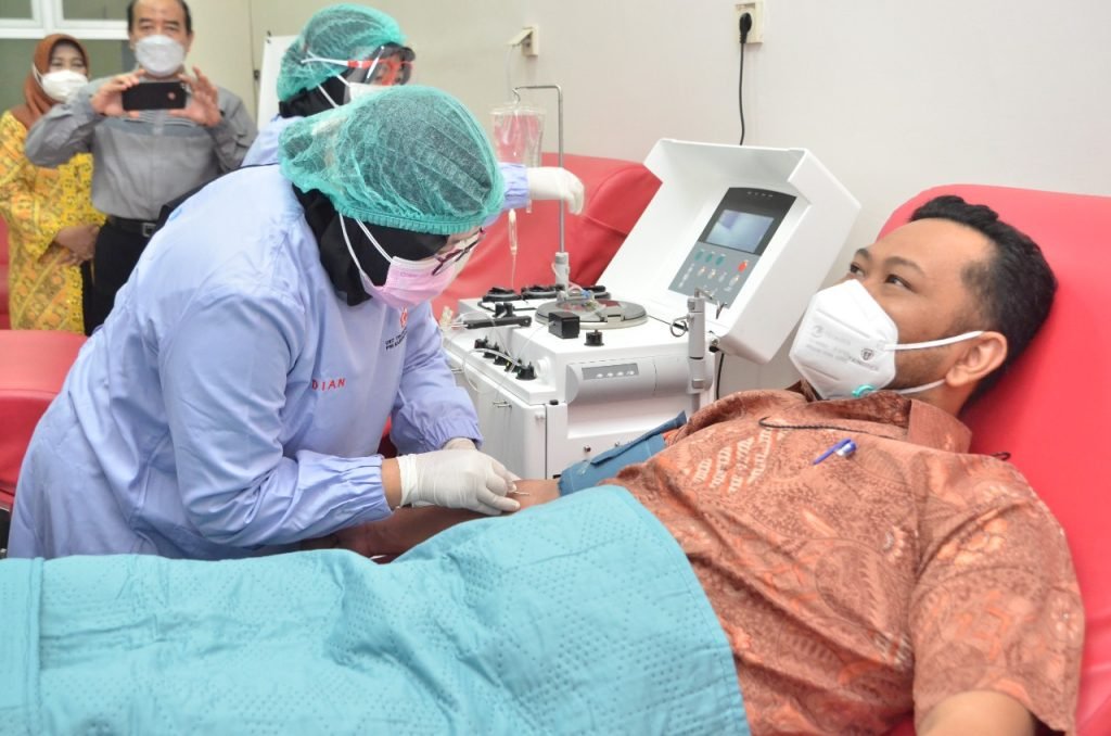 Prihatin Covid Melonjak, Gus Yani Donor Darah Plasma Konvalesen