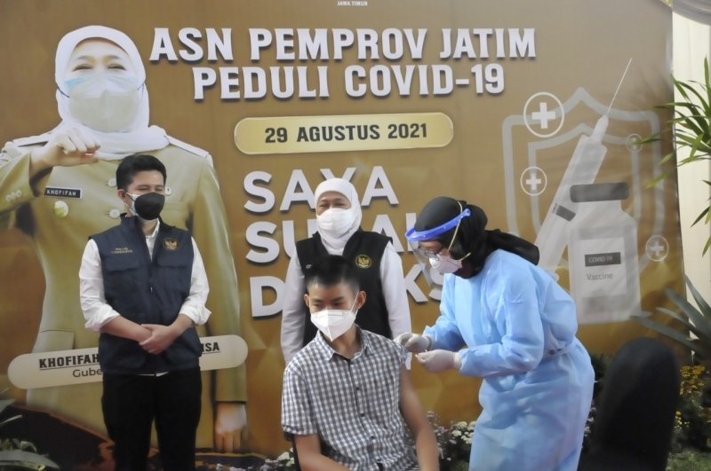 Pemprov Jatim Gelar Vaksinasi Serentak Untuk ASN dan Keluarga