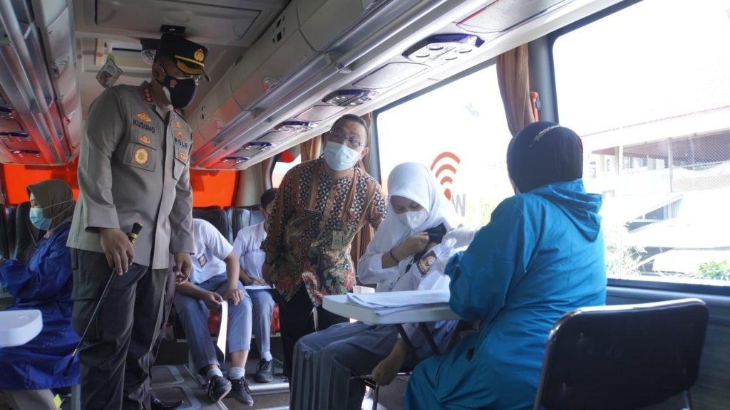 Polresta Sidoarjo Hadirkan Bus Gerai Vaksin Mobile
