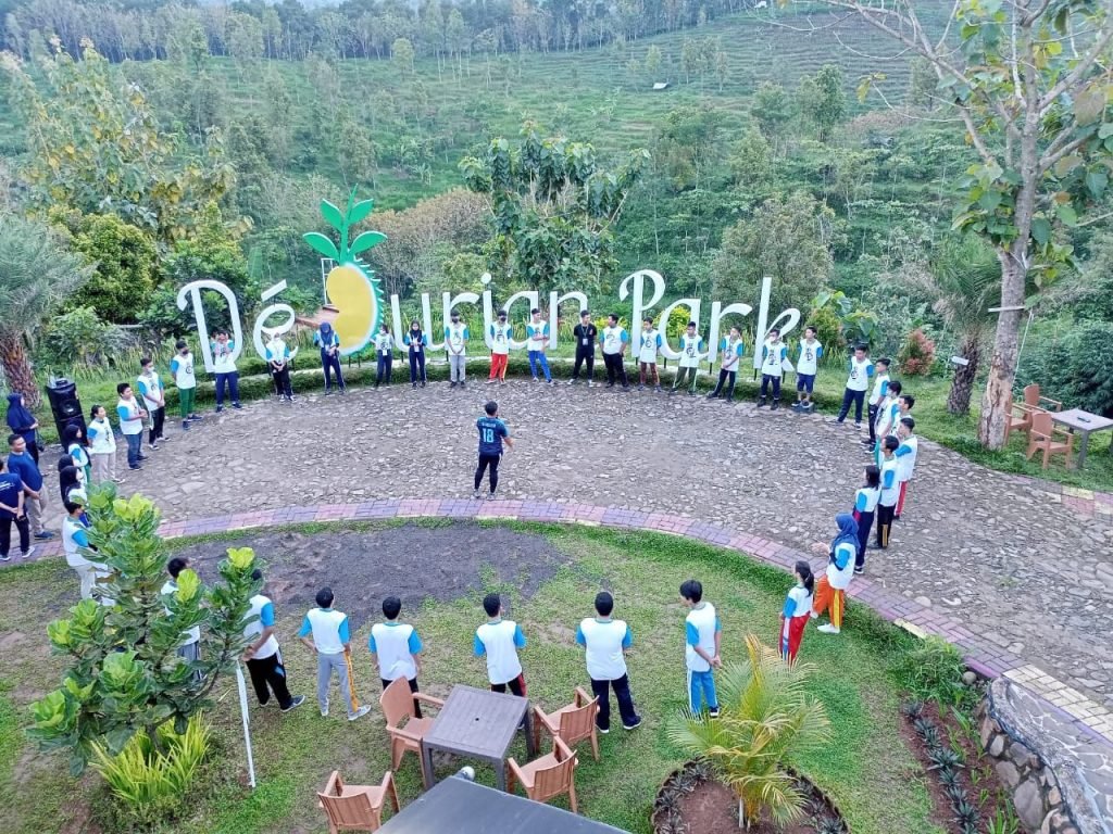 Kampus Alam DeDurian Park Gembleng Leadhersip Siswa SMK Antartika
