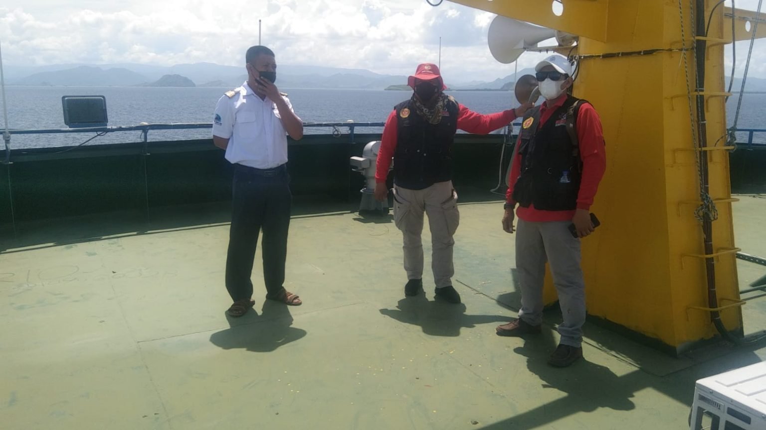 Arus Penumpang dan Kendaraan di Penyeberangan Rute Kayangan – Pototano Kembali Normal