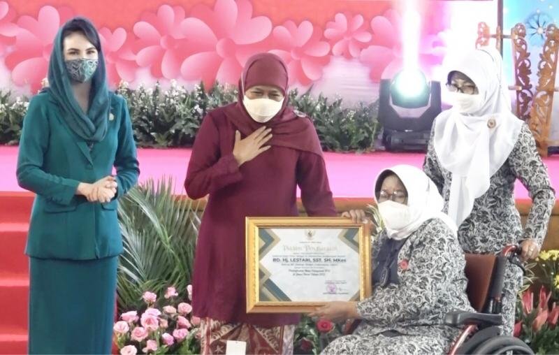 Apresiasi Dari Gubernur Jawa Timur Meriahkan Hari Ibu ke-93 dan HUT ke-22 Dharma Wanita Persatuan