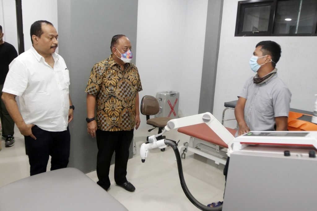 Marciano Norman Puji Fasilitas Sport Science di KONI Jatim