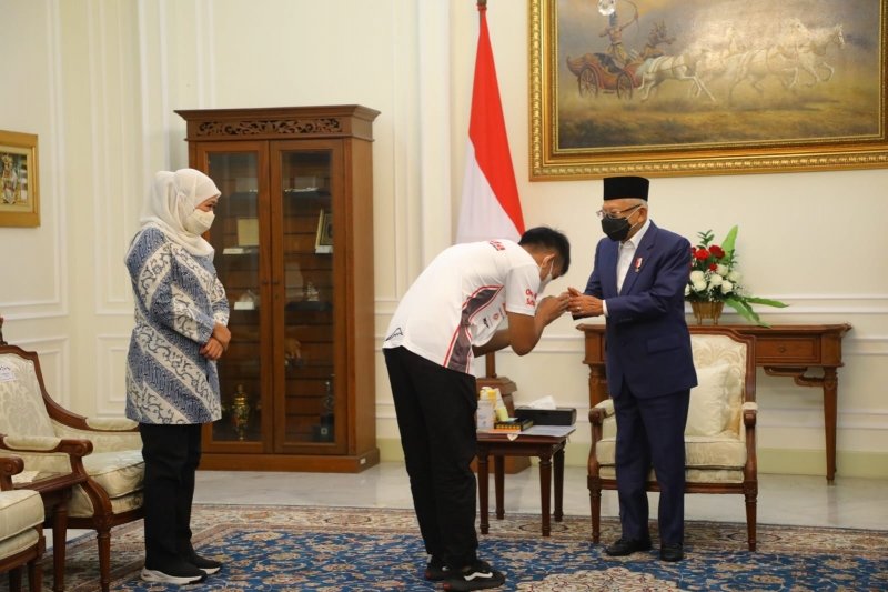 Gubernur Jatim Antar Mario Minta Restu Wapres RI untuk Berlaga di Moto3 GP 2022