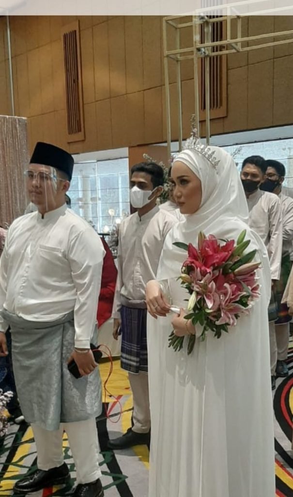 Gandes Ogya Tiara, Bos surabayaonline Melepas Lajang