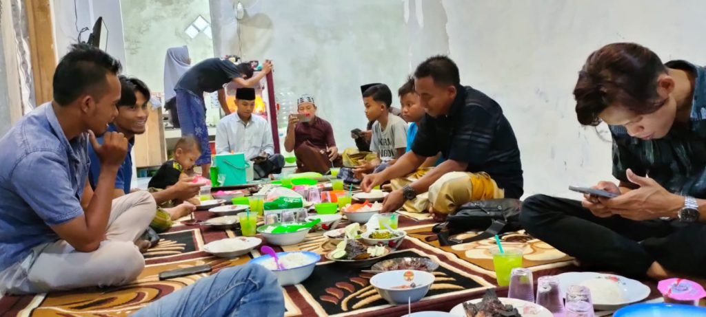 Perkuat Solidaritas, PWI Sampang Gelar Buka Bersama di rumah anggota