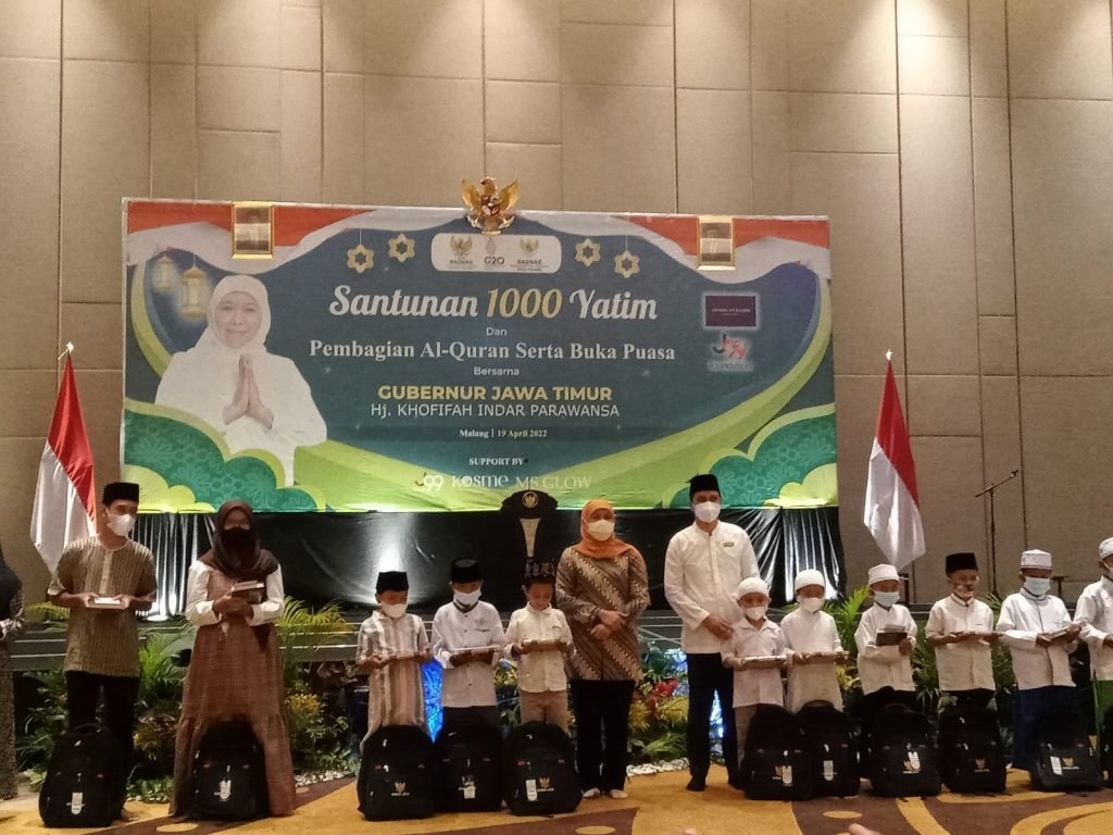 Gubernur Khofifah Bersama Baznas Beri Santunan pada 1.000 Anak Yatim Se-Malang Raya