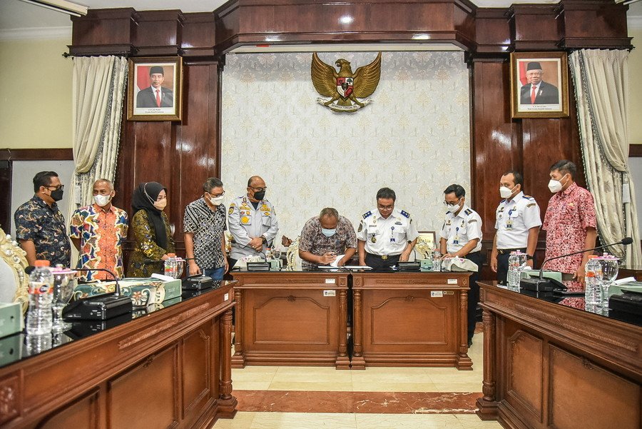 Pemkot Surabaya Serahkan Terminal Tipe A Purabaya ke Kementerian Perhubungan RI