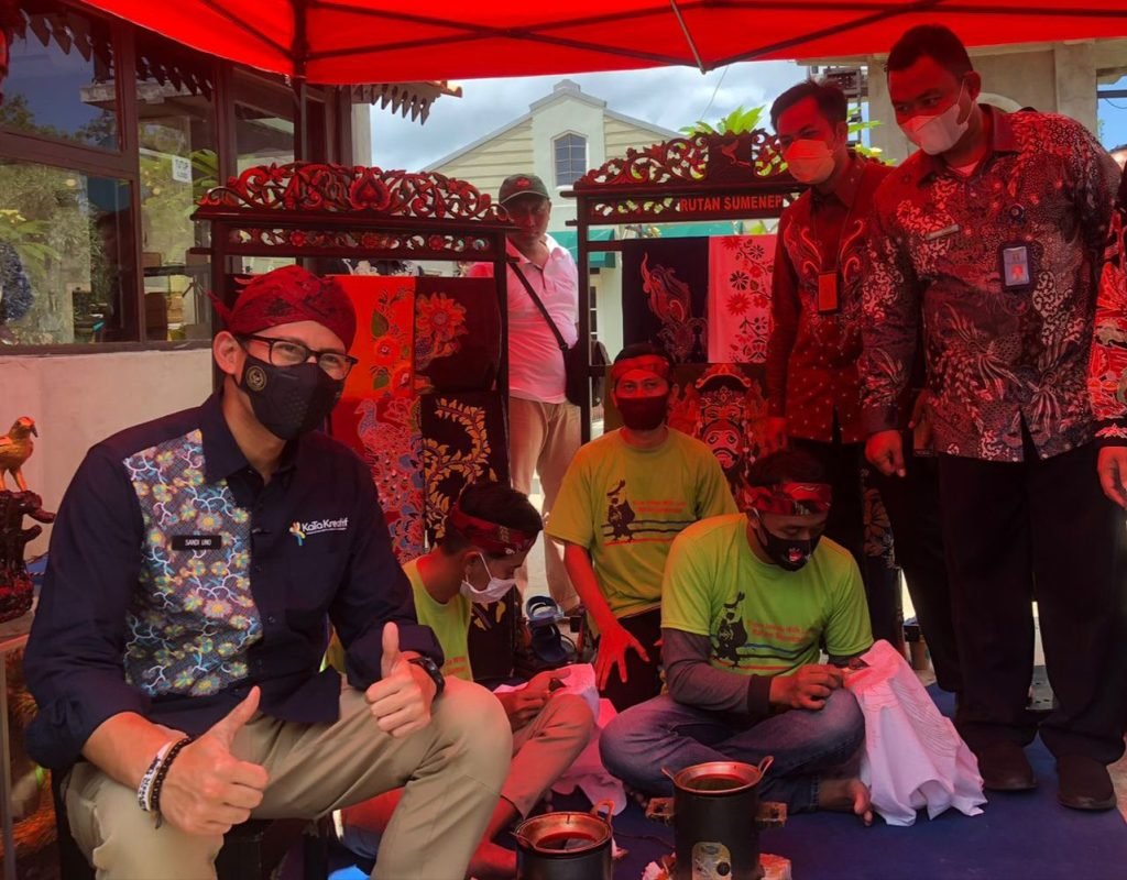 Sandiaga Uno Sanjung Batik Catra Rutan Sumenep