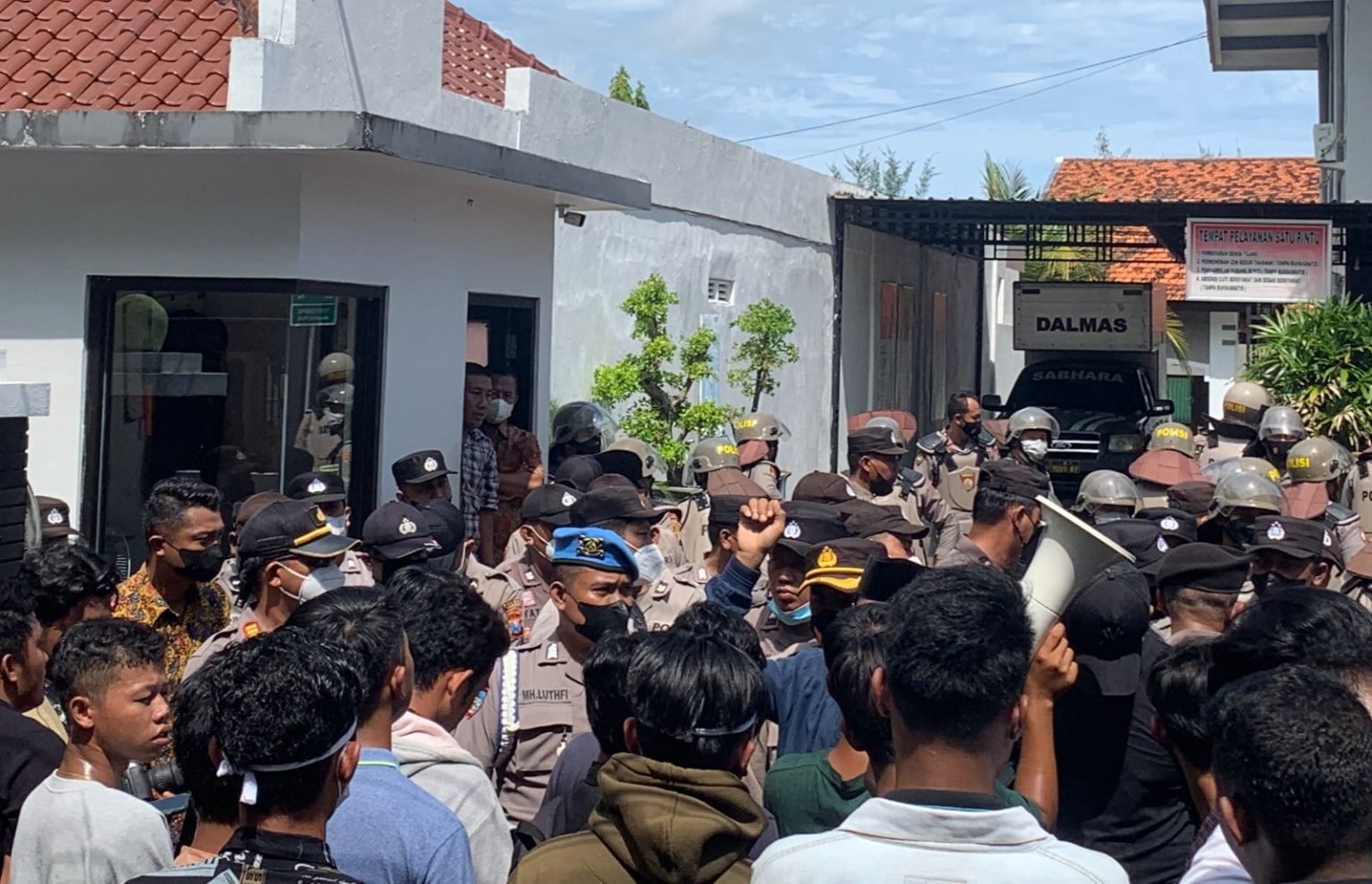 Unjuk Rasa di Kejari Sumenep Sempat Ricuh
